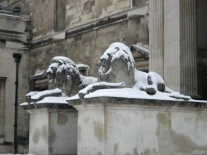 638b1-lionsoutsidethefitz