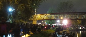 IMG_2220 (2)_copy_crowds_along_river